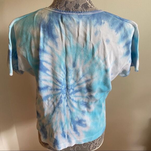 Custom blue tie dye on vintage weatherland short sleeve top - Picture 5 of 10